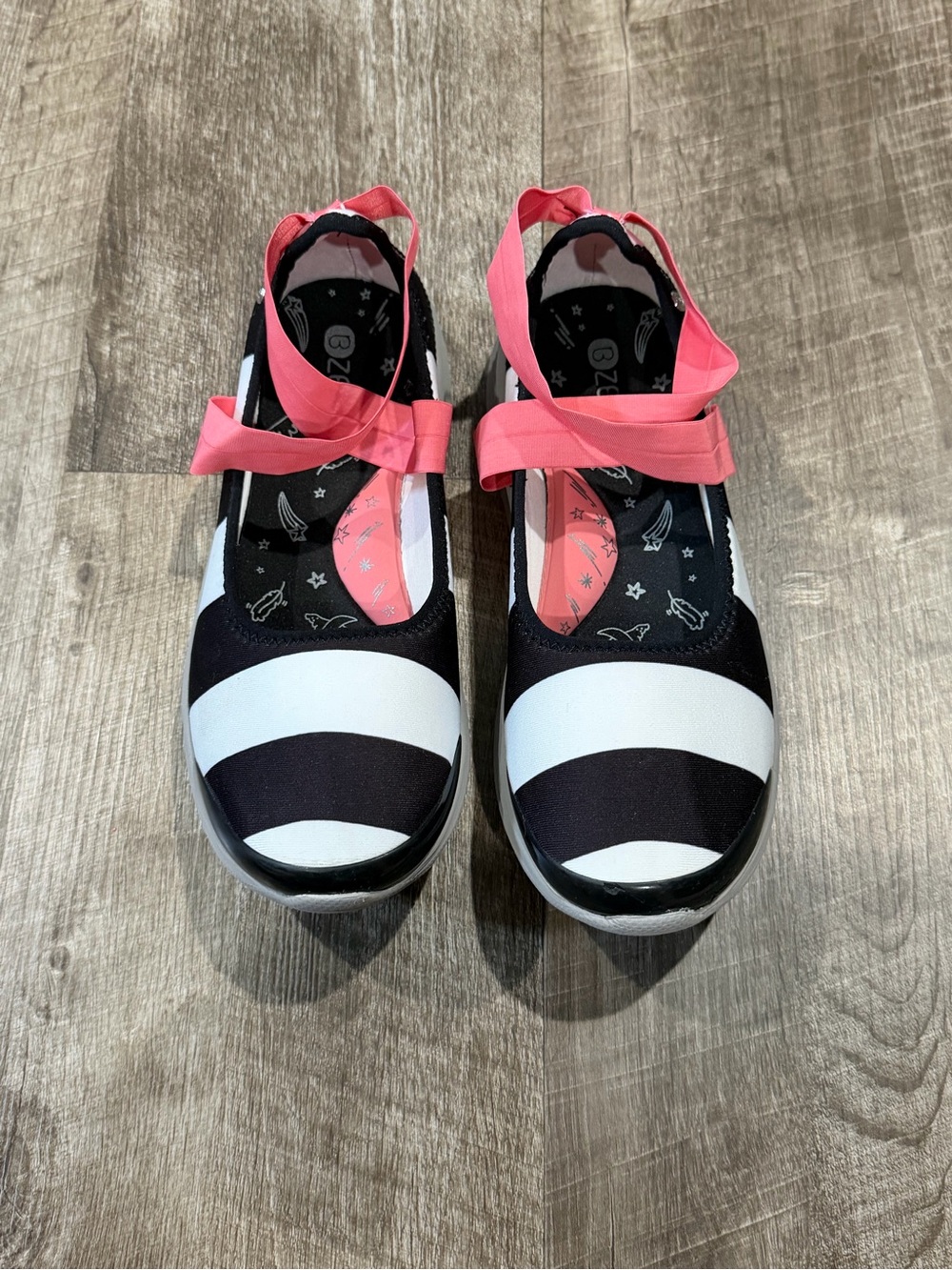 BZees Sashay Ballet Style Shoes Women's Sz 9 M Black & White Striped Ribbon Tie
